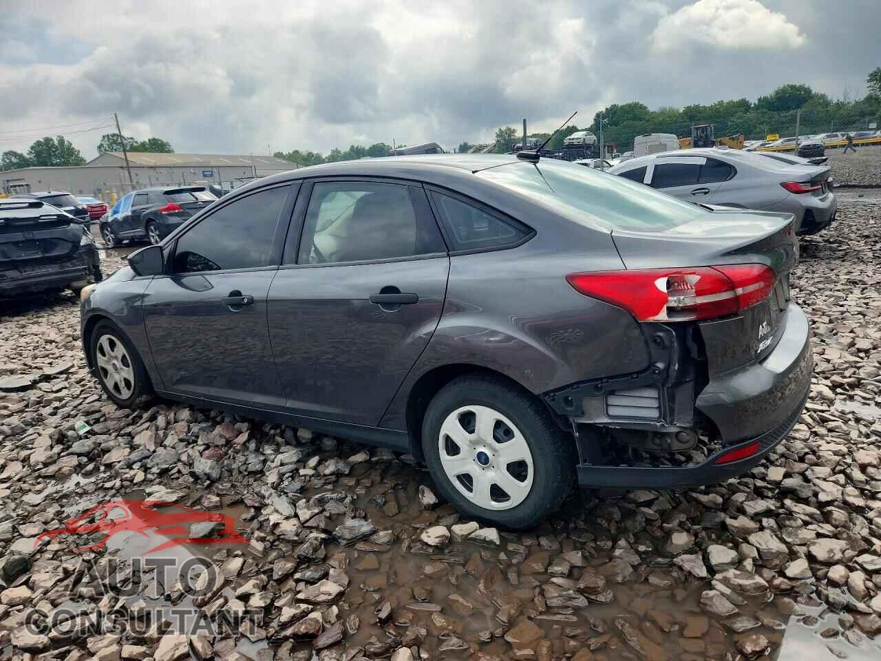 FORD FOCUS 2018 - 1FADP3E22JL298596
