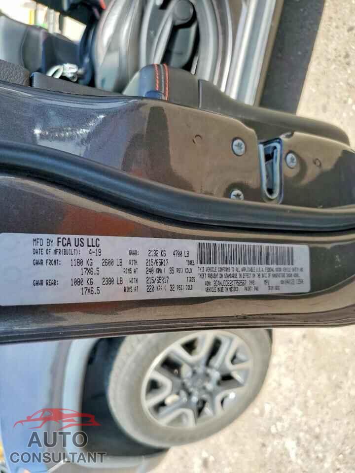 JEEP COMPASS 2019 - 3C4NJDDB2KT752567