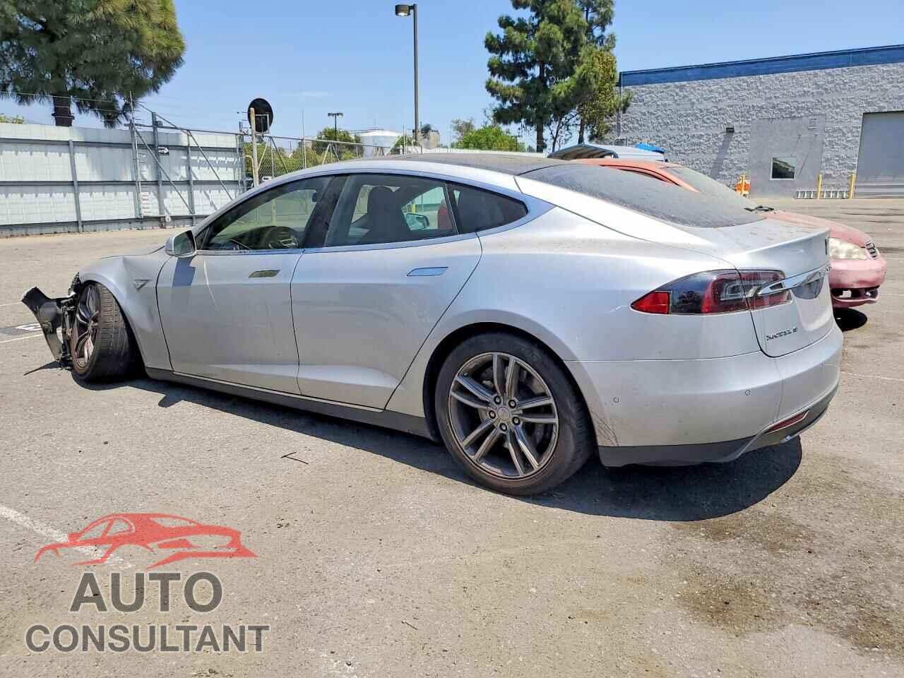 TESLA MODEL S 2015 - 5YJSA1E28FF117373