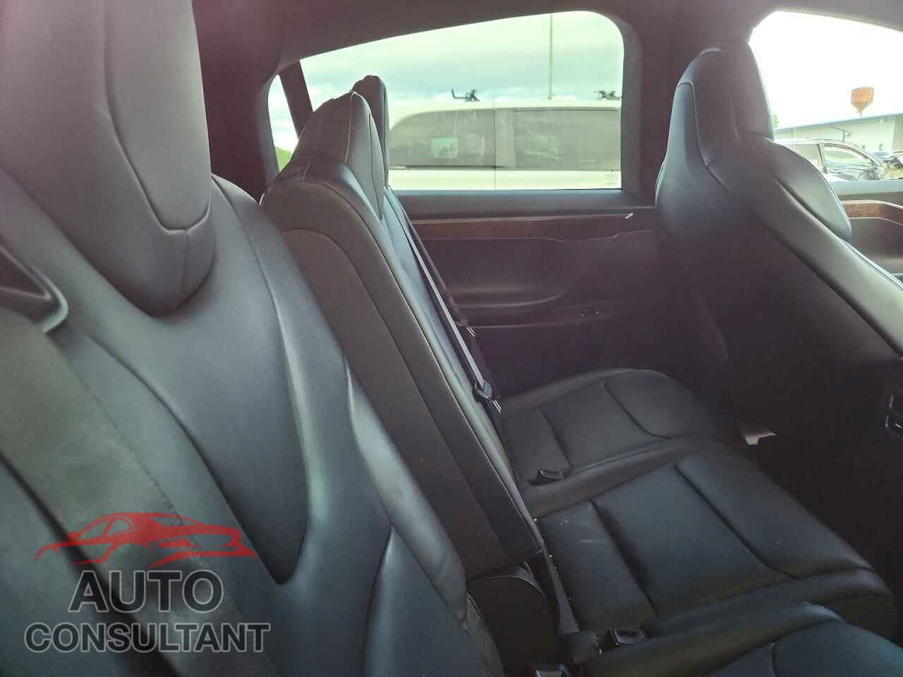 TESLA MODEL X 2019 - 5YJXCAE2XKF181439