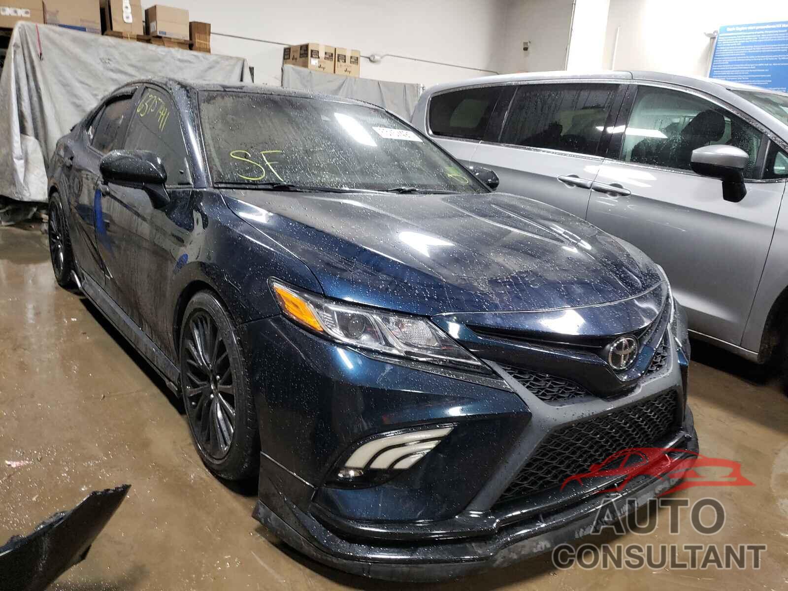 TOYOTA CAMRY 2018 - 4T1B11HK2JU546581