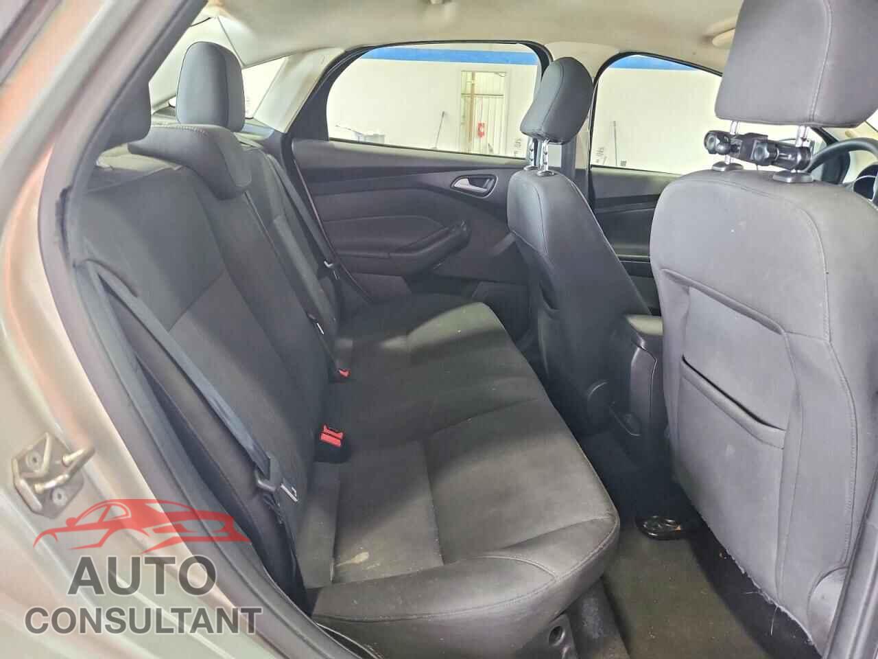 FORD FOCUS 2015 - 1FADP3F26FL376402