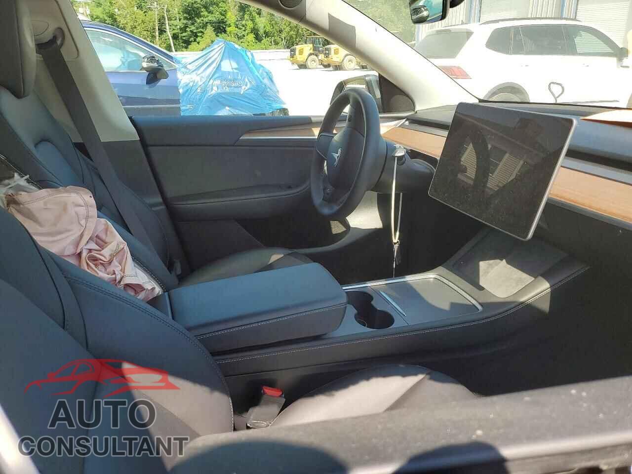 TESLA MODEL Y 2024 - 7SAYGDED9RF049877