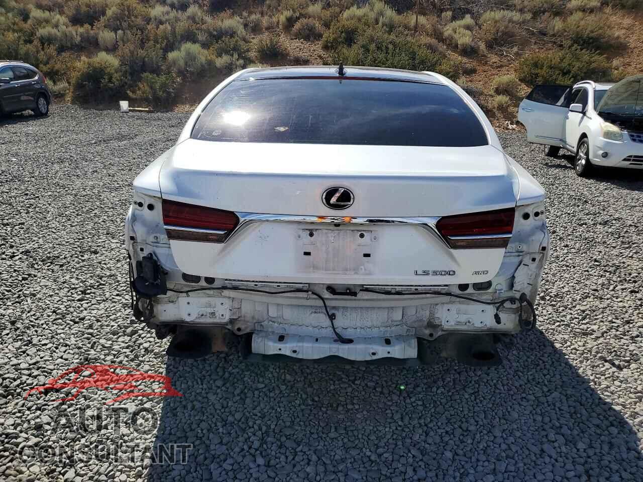 LEXUS LS500 2018 - JTHC5LFF4J5001084