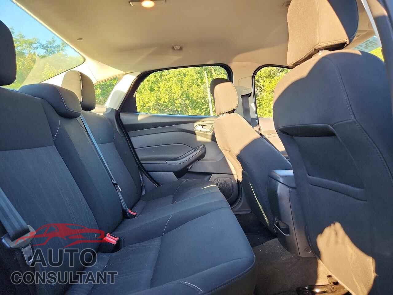 FORD FOCUS 2017 - 1FADP3F28HL242512