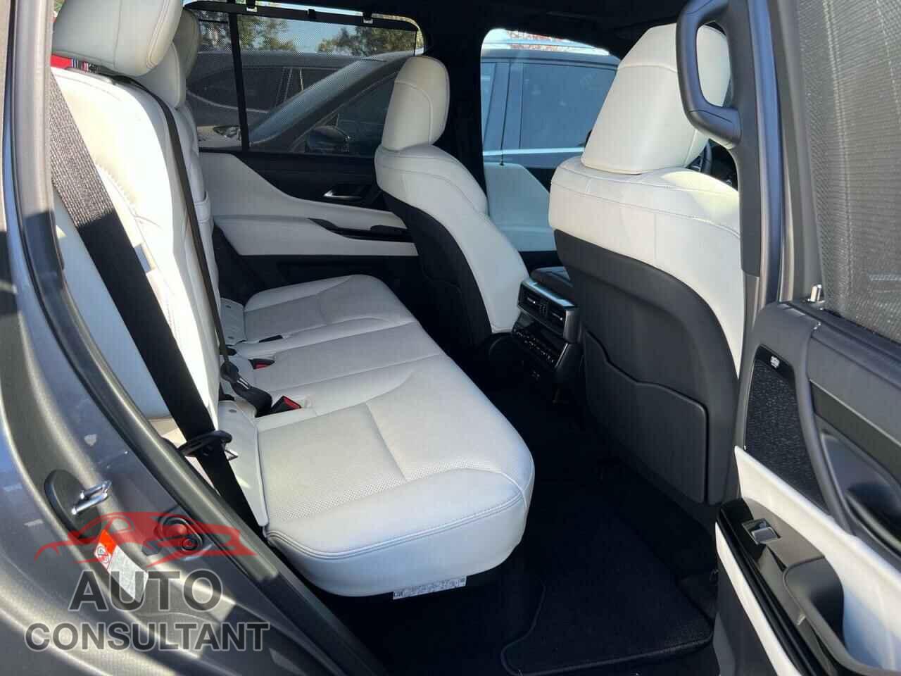 LEXUS LX 600 BAS 2022 - JTJGB7CX8N4000738
