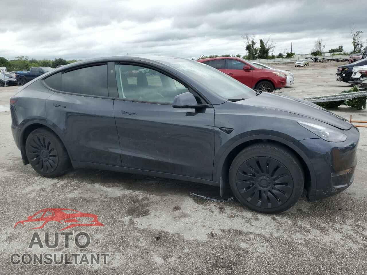 TESLA MODEL Y 2024 - 7SAYGAEE3RF048067