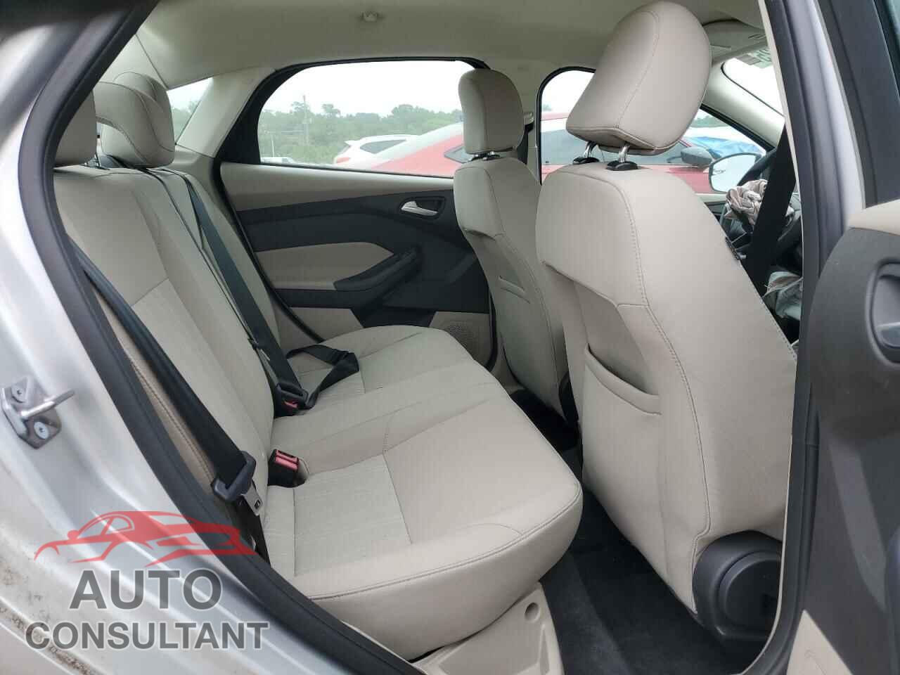 FORD FOCUS 2015 - 1FADP3F21FL349687