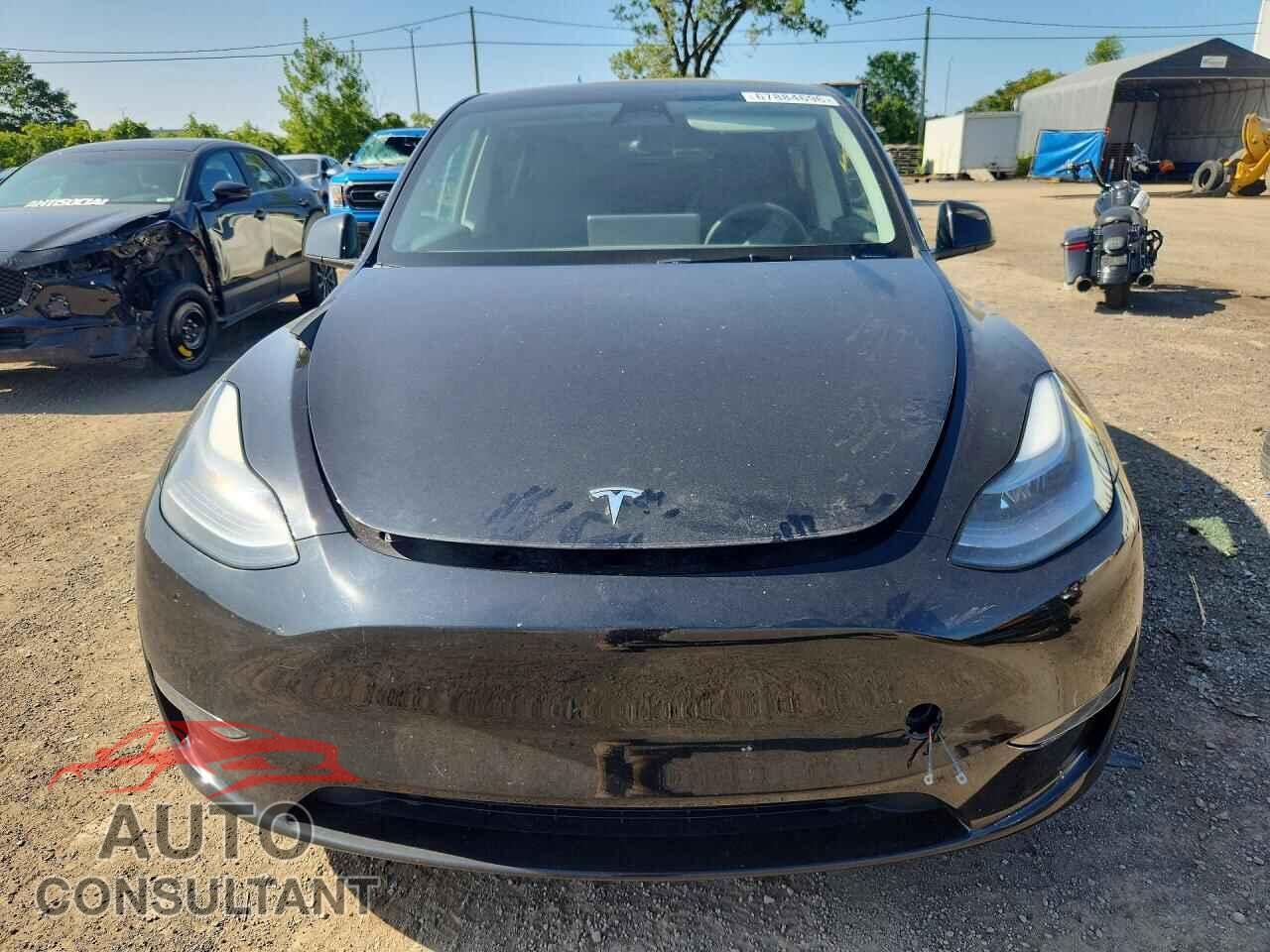 TESLA MODEL Y 2023 - LRWYGDFD8PC221075