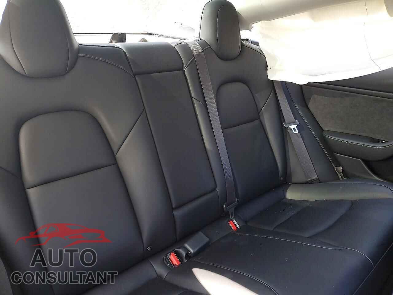 TESLA MODEL 3 2019 - 5YJ3E1EB8KF211675