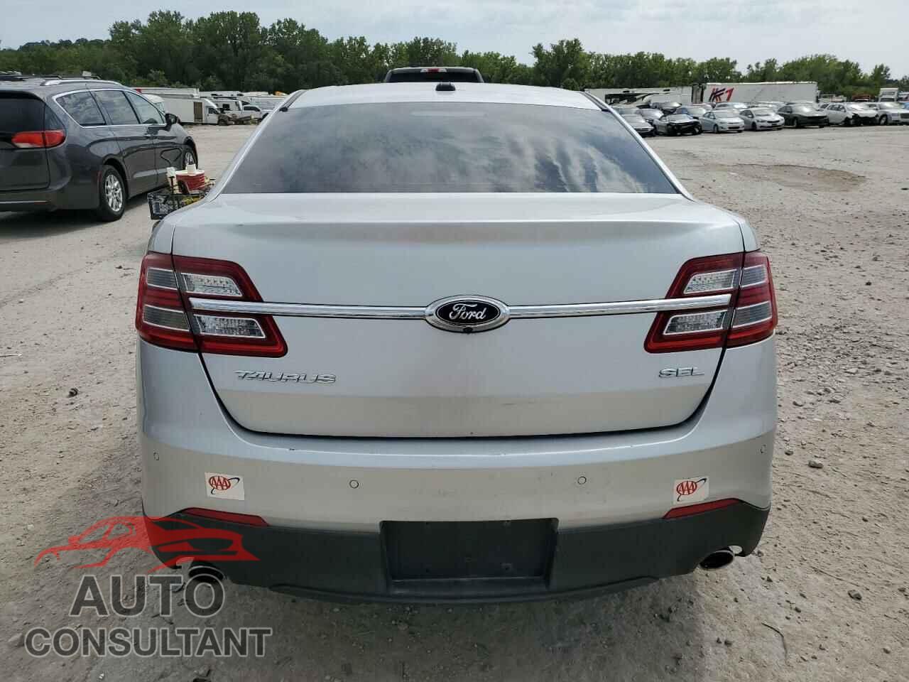 FORD TAURUS 2017 - 1FAHP2E82HG136809