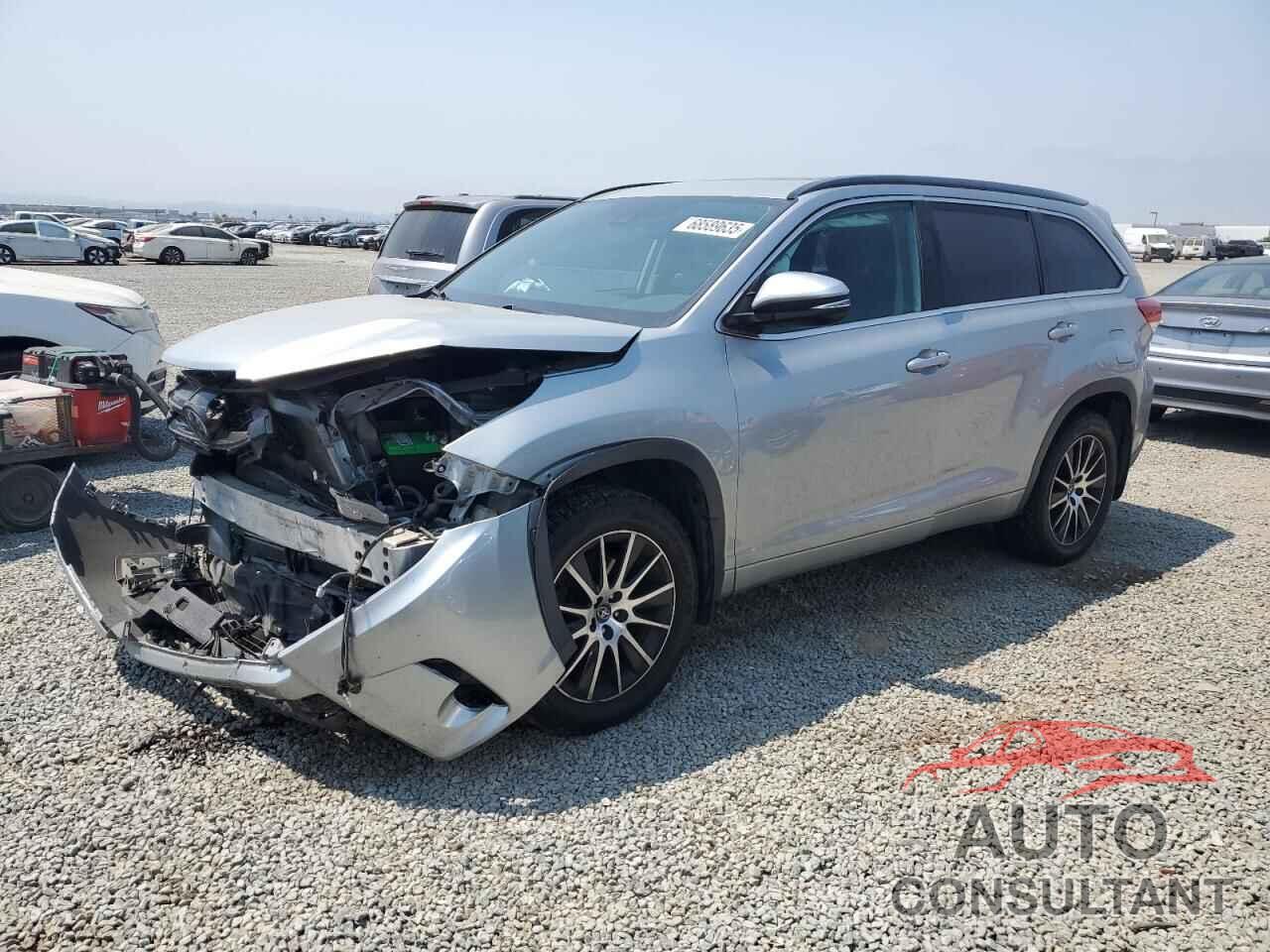 TOYOTA HIGHLANDER 2018 - 5TDJZRFH0JS541219