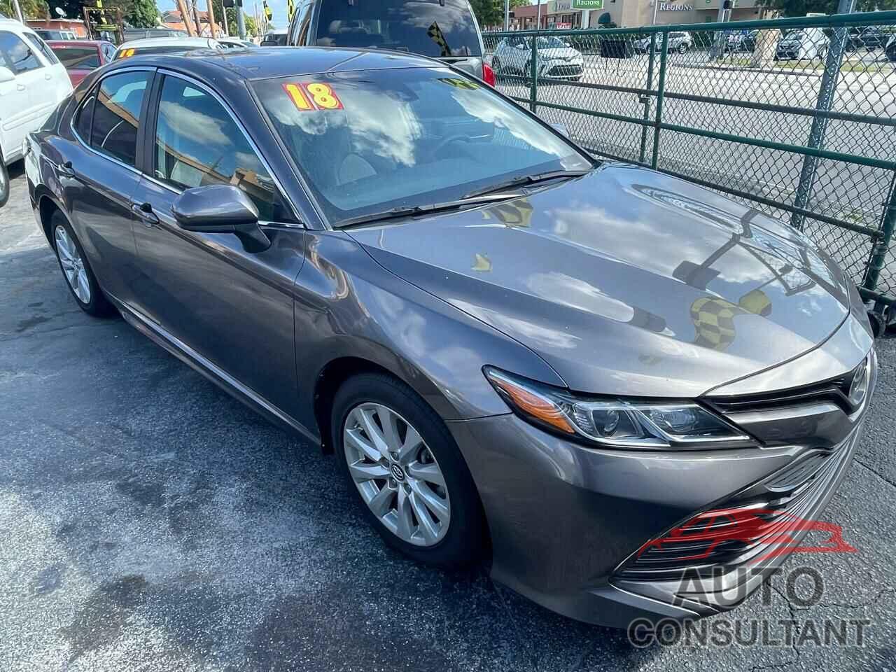 TOYOTA CAMRY 2018 - 4T1B11HK3JU529949