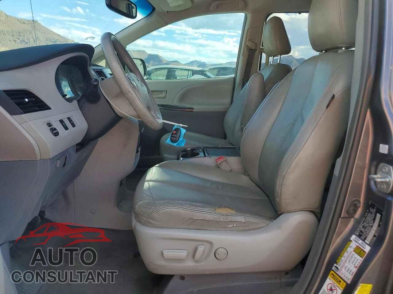 TOYOTA SIENNA 2013 - 5TDKK3DC8DS288989