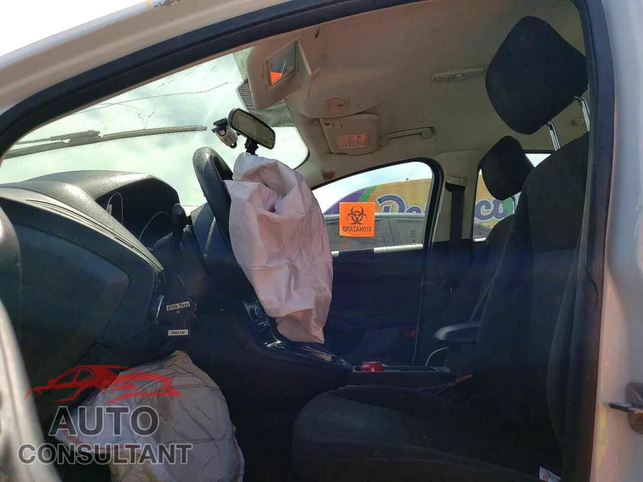 FORD FOCUS 2016 - 1FADP3F27GL348982