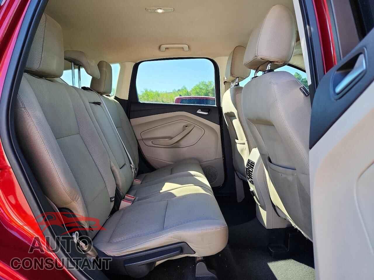 FORD ESCAPE 2017 - 1FMCU0G99HUB30946