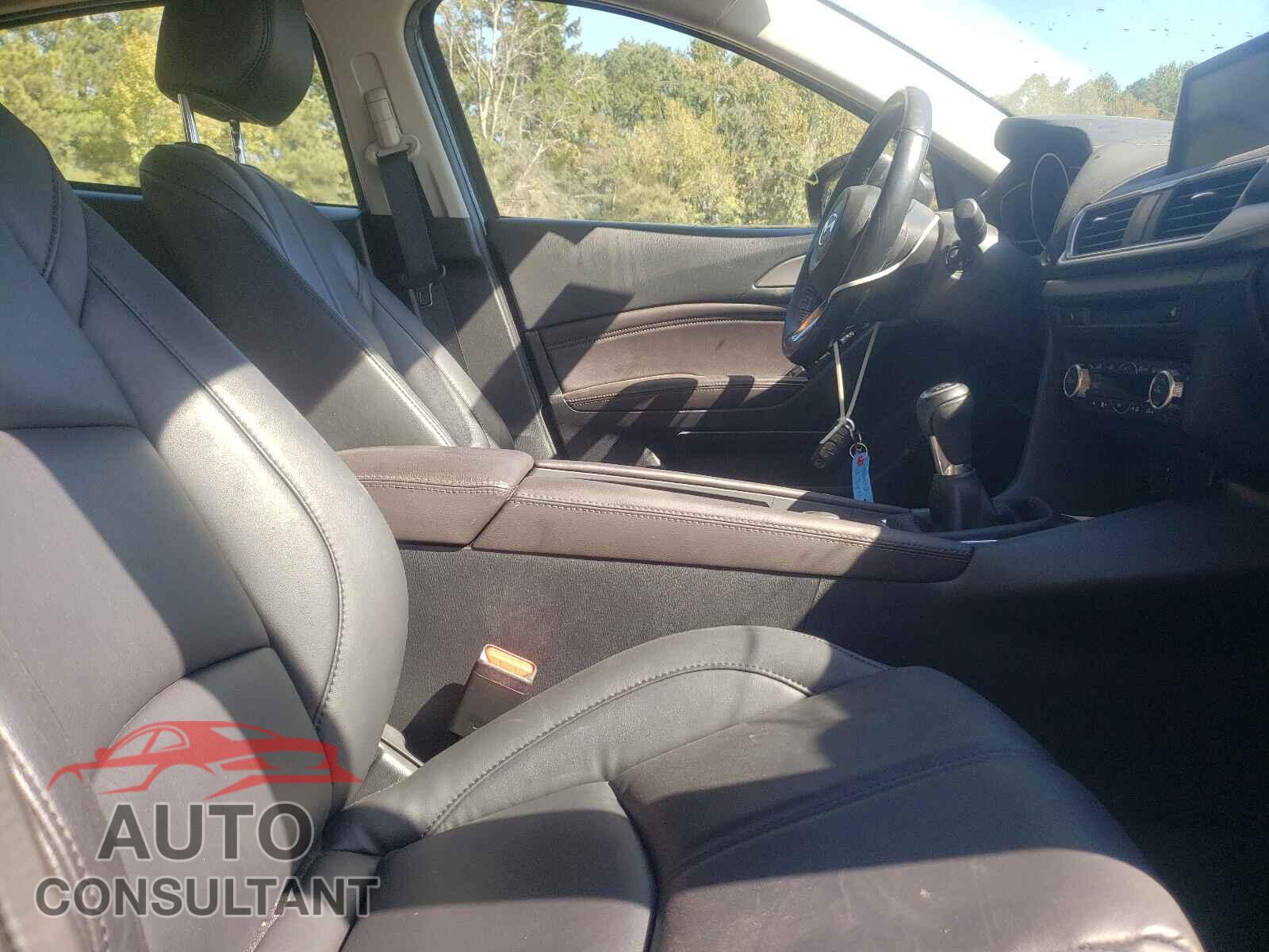 MAZDA 3 2017 - 3MZBN1V72HM134262