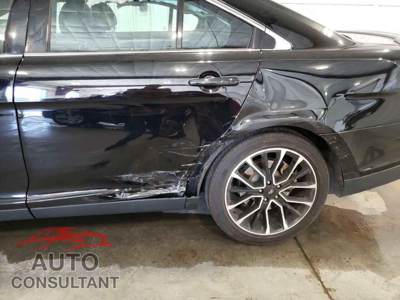 FORD TAURUS 2018 - 1FAHP2H87JG127928