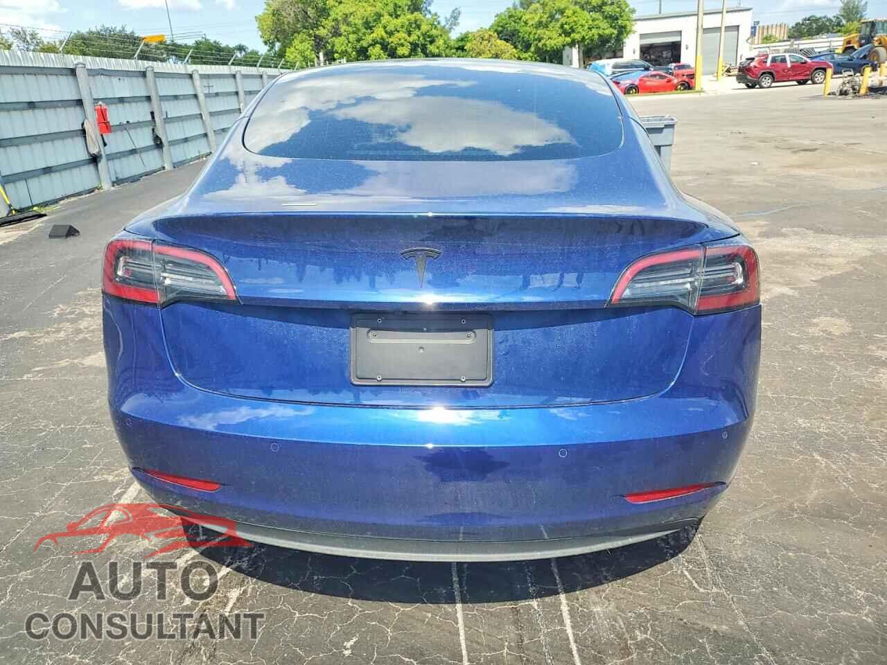 TESLA MODEL 3 2021 - 5YJ3E1EA0MF061538