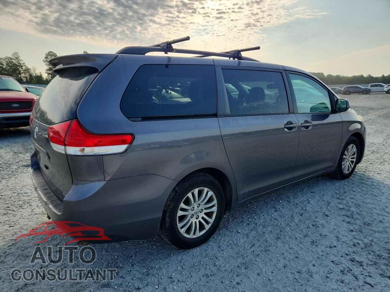 TOYOTA SIENNA 2013 - 5TDYK3DC8DS399472