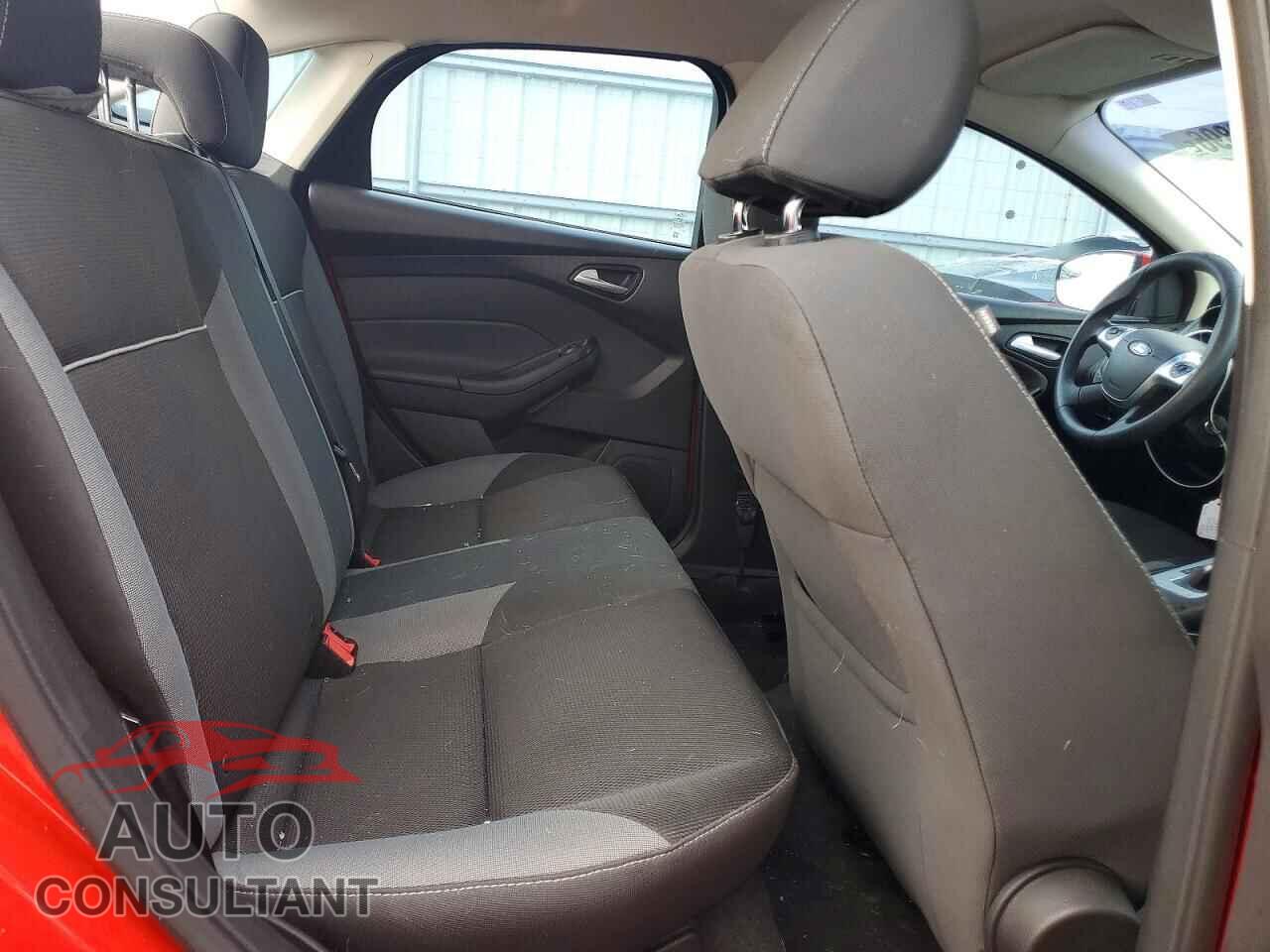 FORD FOCUS 2014 - 1FADP3F23EL270004