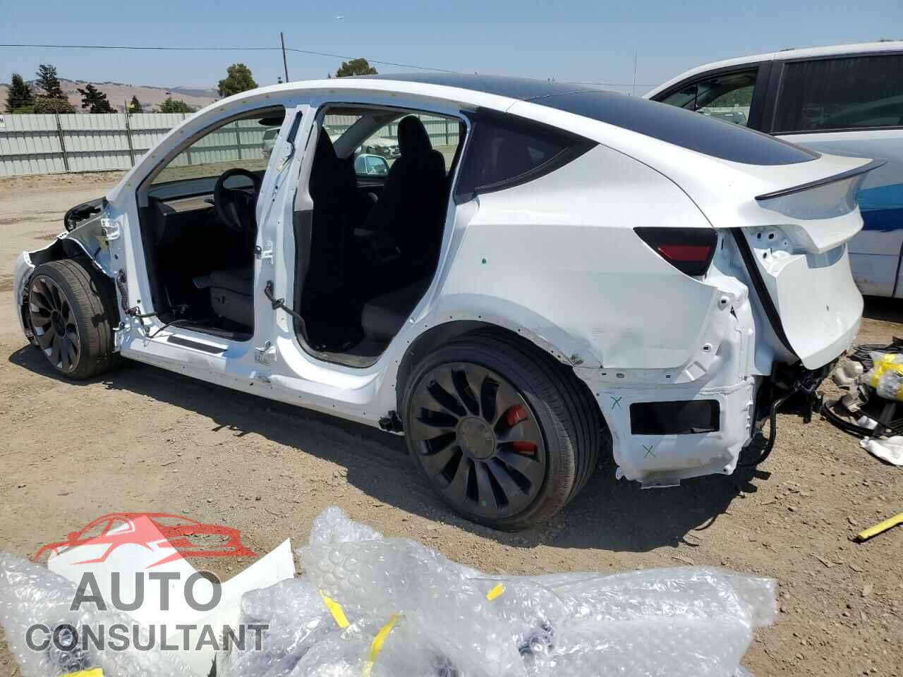 TESLA MODEL Y 2025 - 7SAYGDEF2SF225899