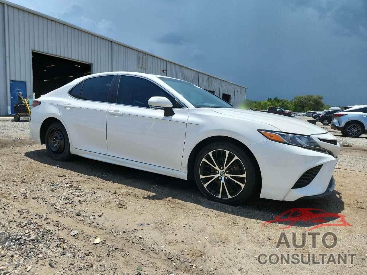 TOYOTA CAMRY 2018 - 4T1B11HK9JU551308