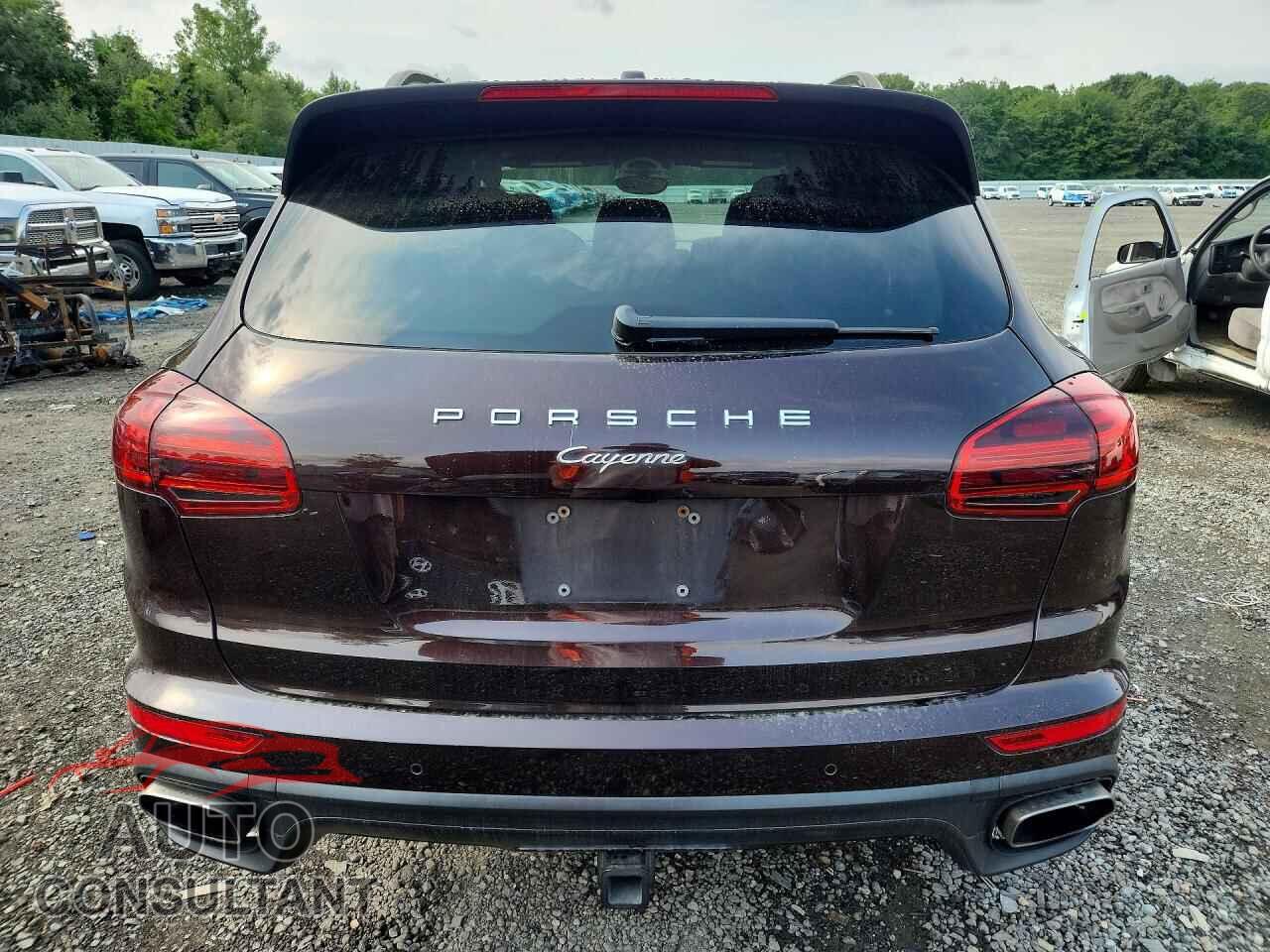 PORSCHE CAYENNE 2018 - WP1AA2A29JKA03464