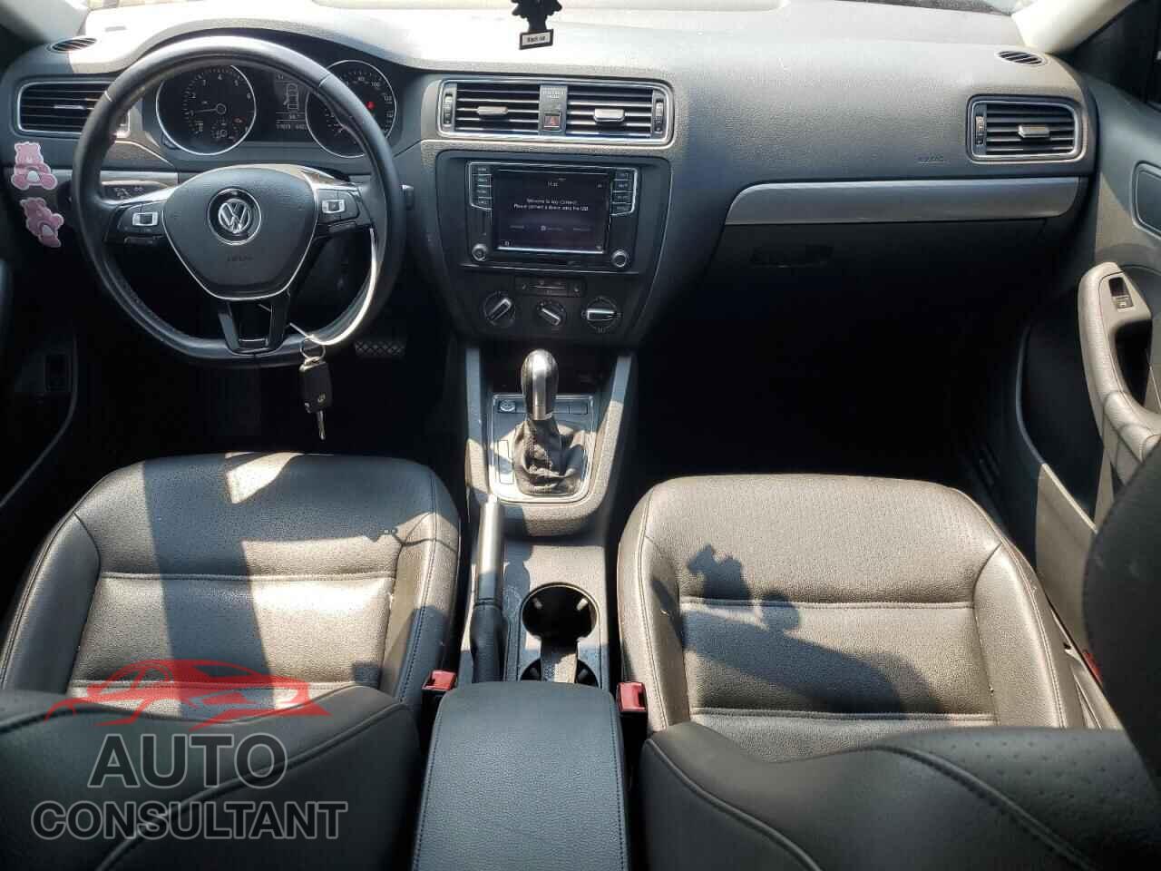 VOLKSWAGEN JETTA 2017 - 3VWDB7AJ4HM415940