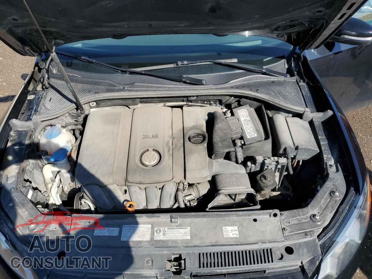 VOLKSWAGEN PASSAT 2013 - 1VWAH7A3XDC117763