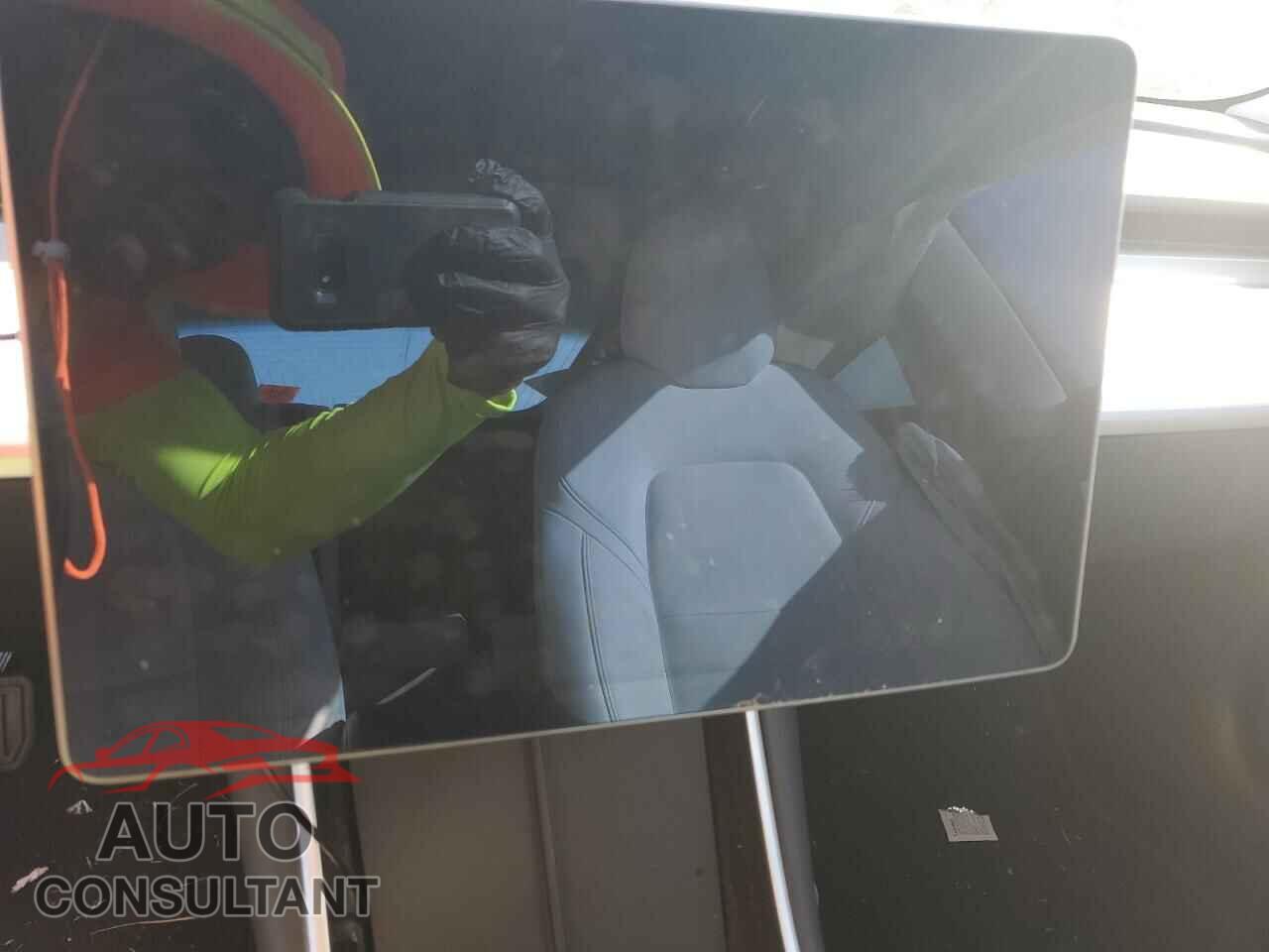 TESLA MODEL 3 2018 - 5YJ3E1EB0JF135285