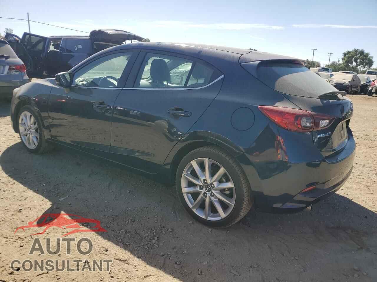 MAZDA 3 2018 - 3MZBN1L3XJM266384