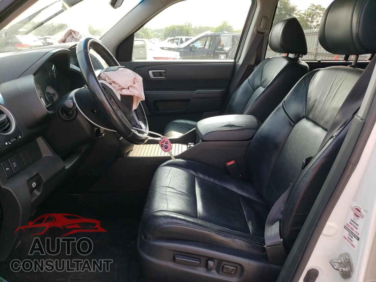 HONDA PILOT 2011 - 5FNYF4H90BB048680