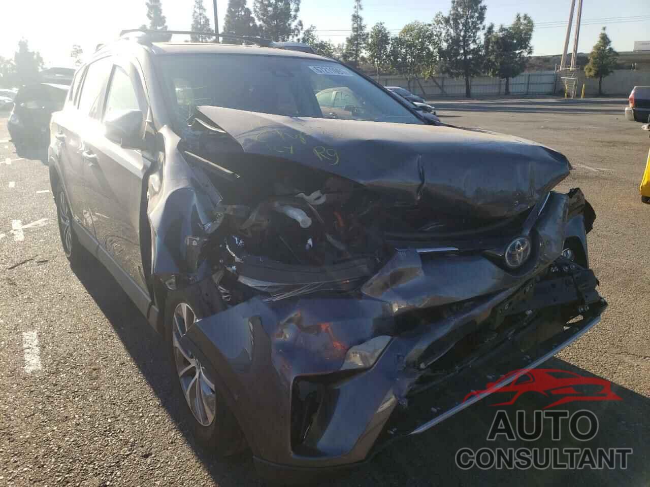 TOYOTA RAV4 2017 - JTMRJREV2HD153738