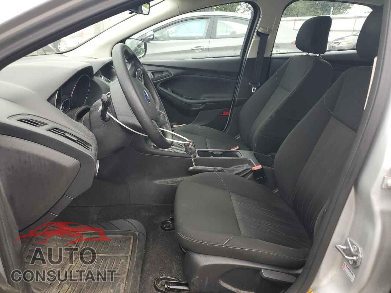FORD FOCUS 2017 - 1FADP3E24HL276013