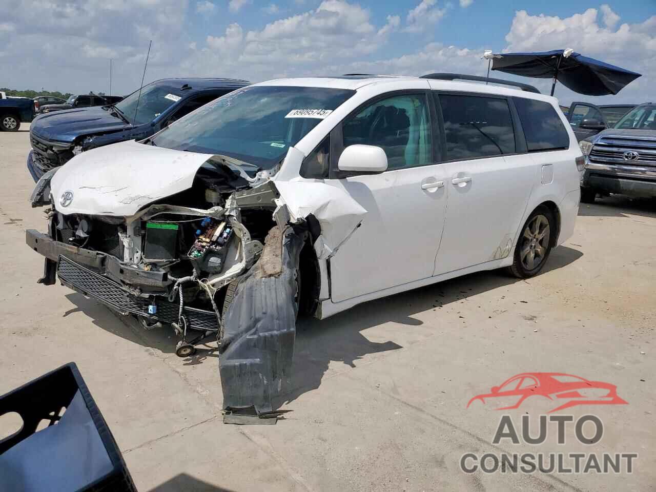 TOYOTA SIENNA 2011 - 5TDXK3DC2BS063017