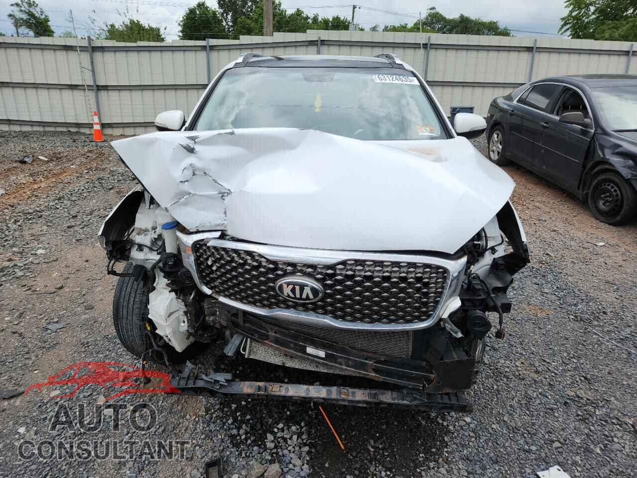 KIA SORENTO 2018 - 5XYPKDA52JG377483