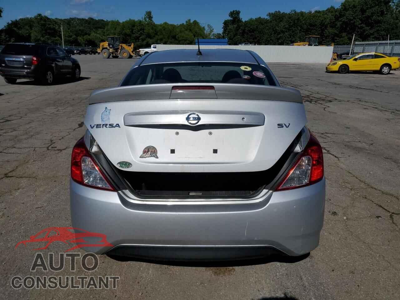 NISSAN VERSA 2018 - 3N1CN7AP1JL802471
