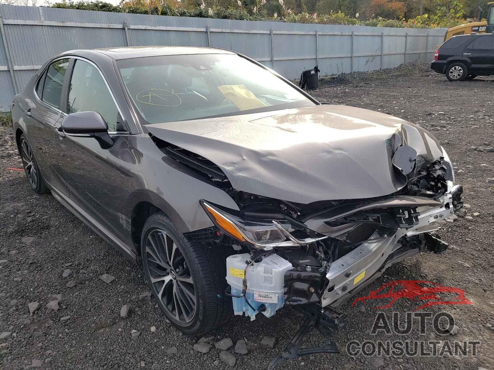 TOYOTA CAMRY 2018 - 4T1B11HK2JU551523