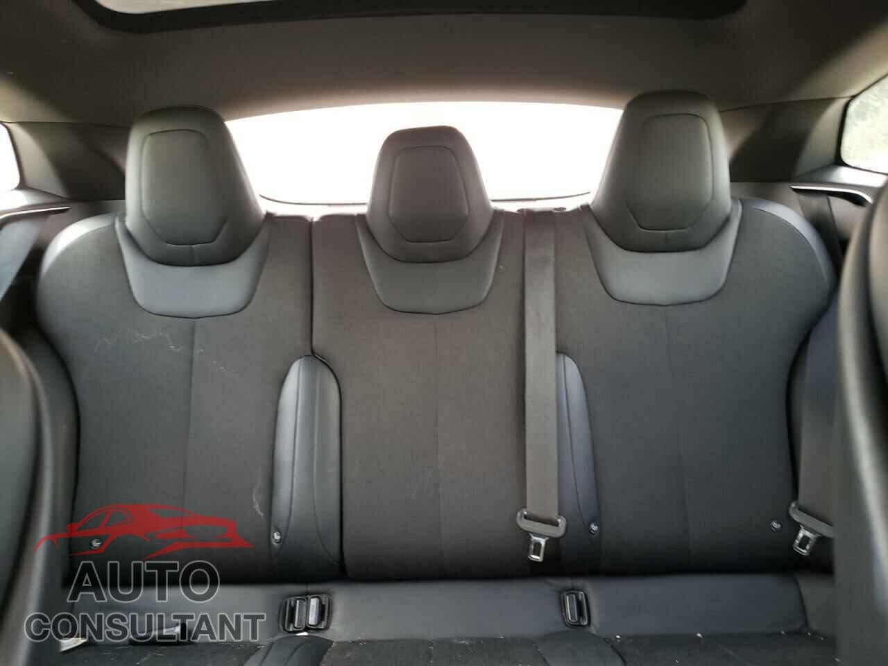 TESLA MODEL S 2017 - 5YJSA1E15HF209700