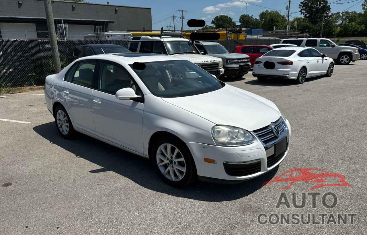 VOLKSWAGEN JETTA 2010 - 3VWRZ7AJ5AM119316