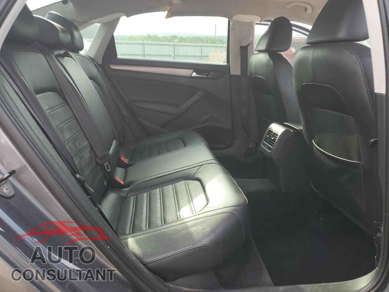 VOLKSWAGEN PASSAT 2015 - 1VWBT7A39FC007552
