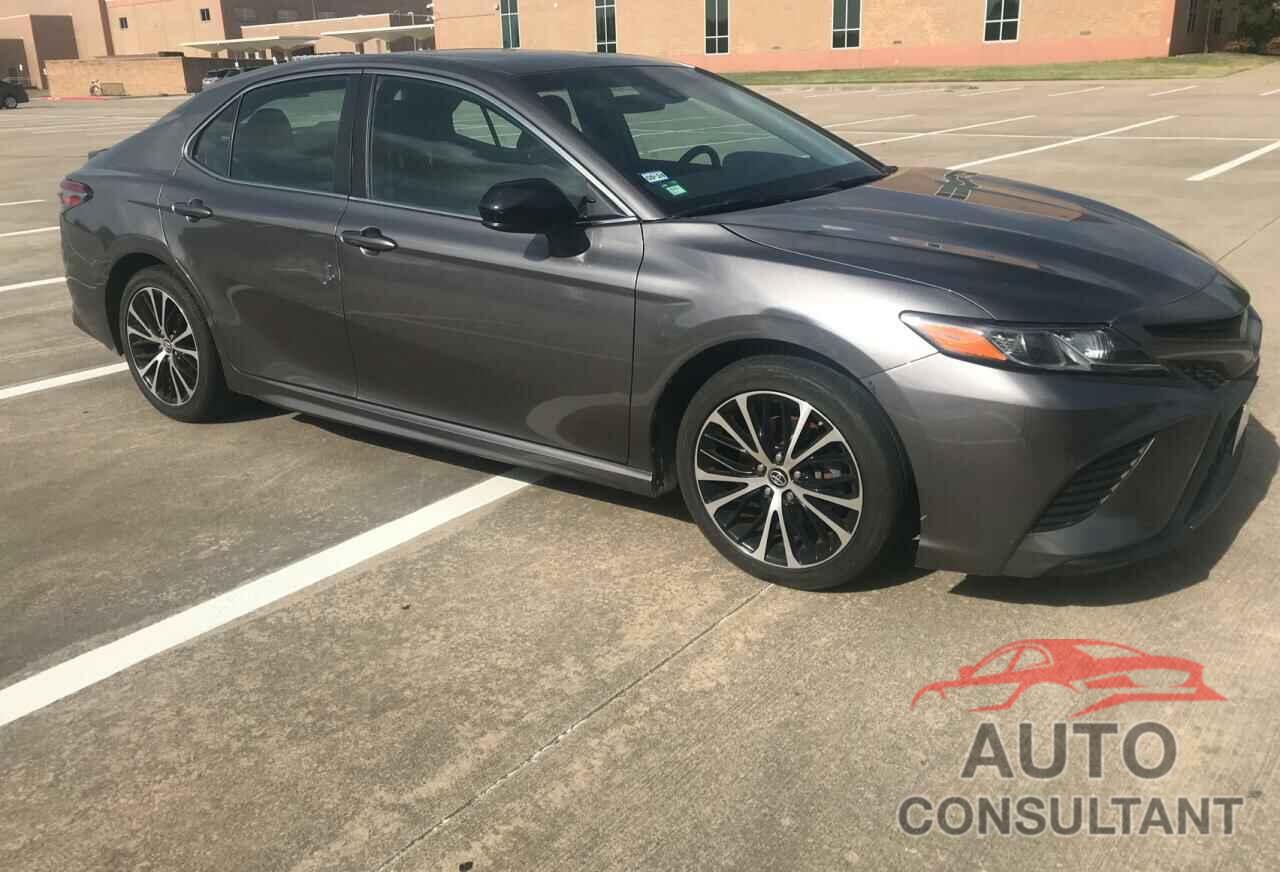 TOYOTA CAMRY 2018 - 4T1B11HK8JU504870