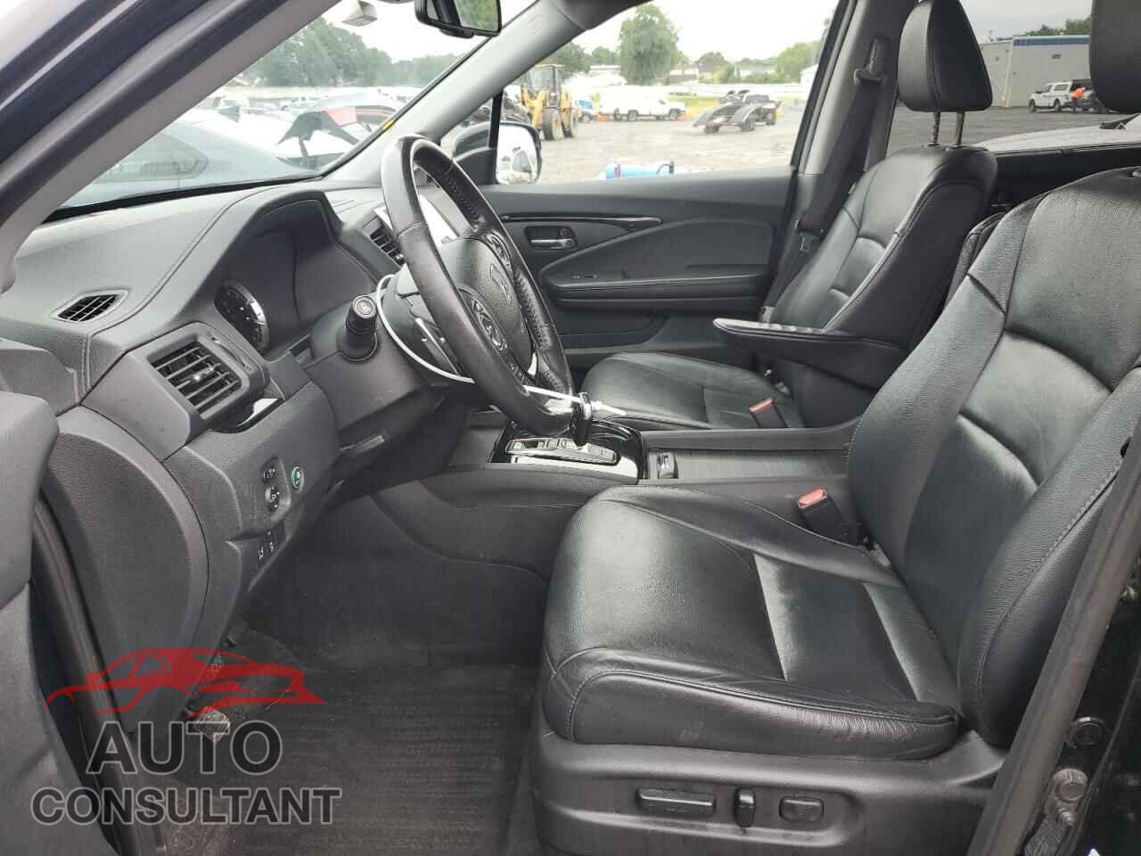 HONDA PILOT 2017 - 5FNYF6H99HB021613