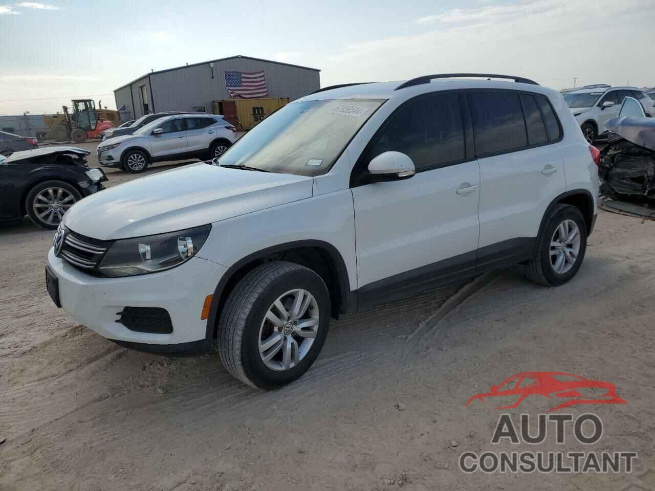 VOLKSWAGEN TIGUAN 2017 - WVGBV7AX2HK023628