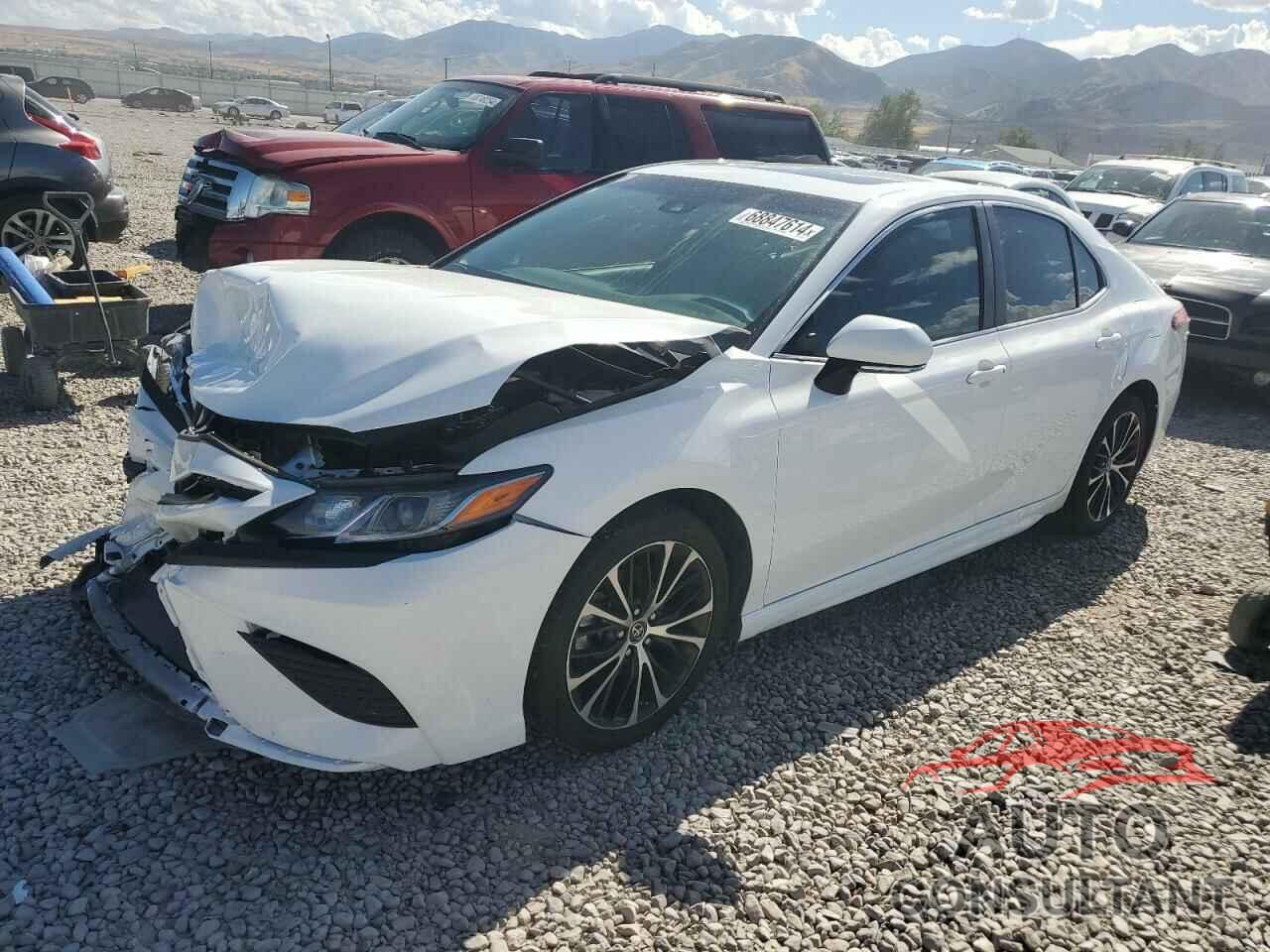 TOYOTA CAMRY 2018 - 4T1B11HK8JU141311