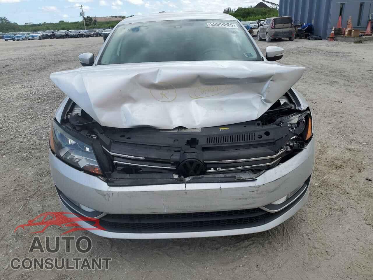 VOLKSWAGEN PASSAT 2015 - 1VWAT7A35FC082101