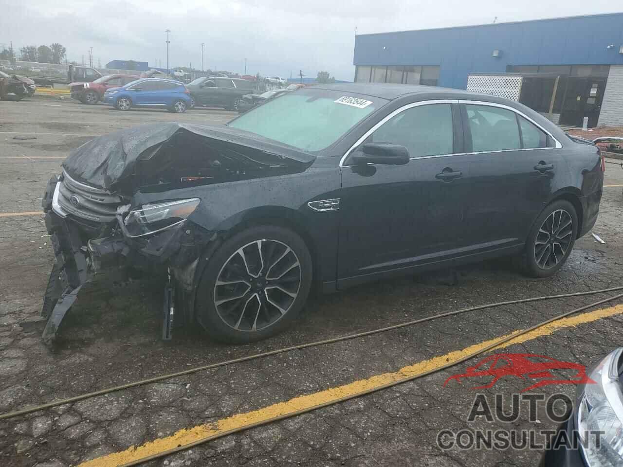 FORD TAURUS 2018 - 1FAHP2E88JG132589