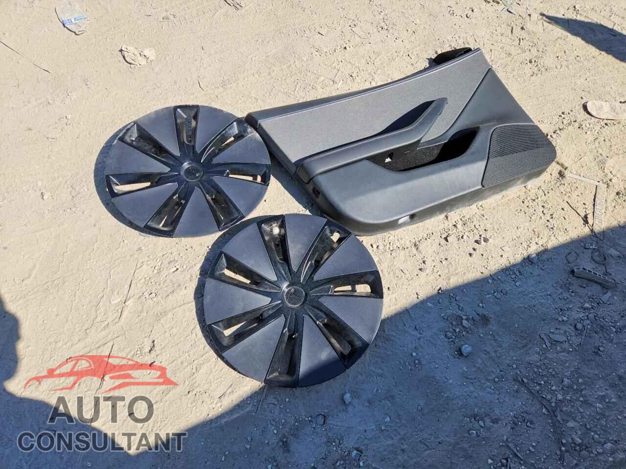 TESLA MODEL 3 2025 - 5YJ3E1EA2SF943095