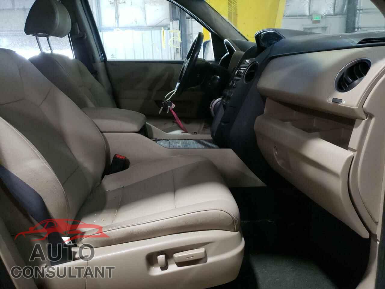 HONDA PILOT 2015 - 5FNYF4H50FB036256